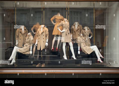 burberry store window flaship